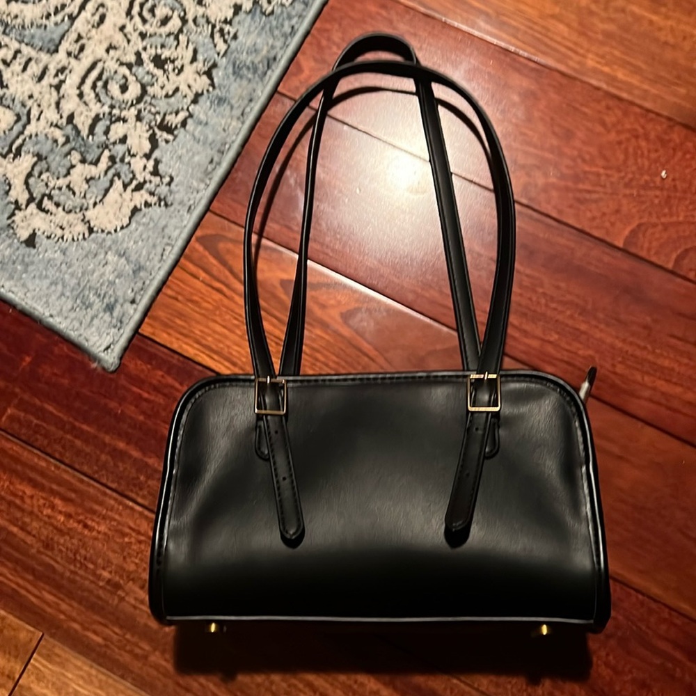 Black shoulder bag